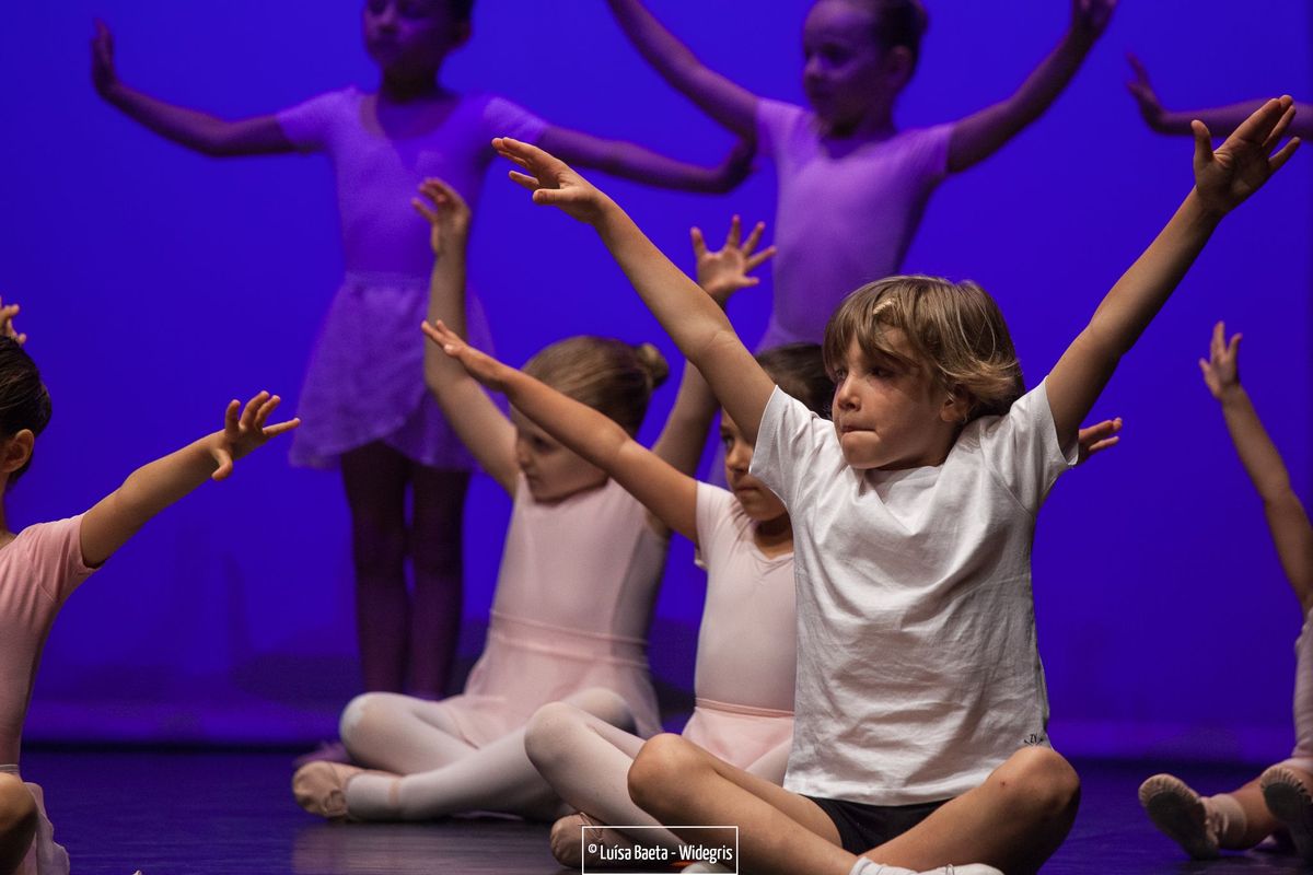 ensaio e espectáculo – turmas de ballet CCS no Teatro Sá da Bandeira