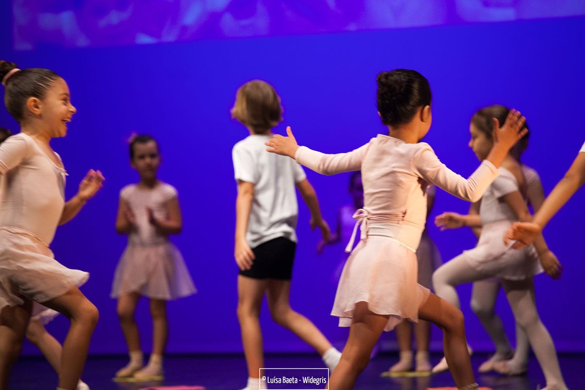 ensaio e espectáculo – turmas de ballet CCS no Teatro Sá da Bandeira