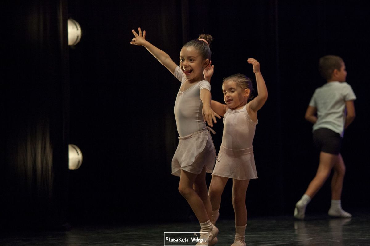 ensaio e espectáculo – turmas de ballet CCS no Teatro Sá da Bandeira