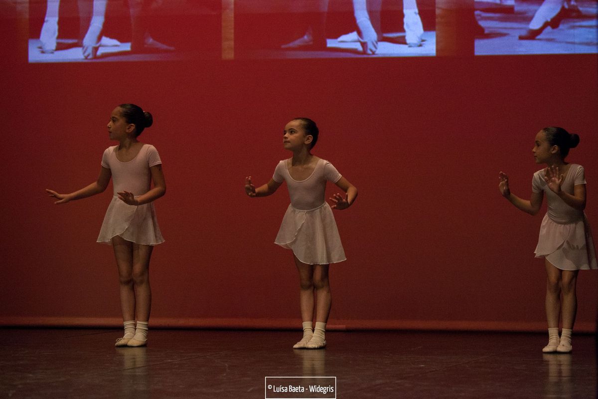 ensaio e espectáculo – turmas de ballet CCS no Teatro Sá da Bandeira